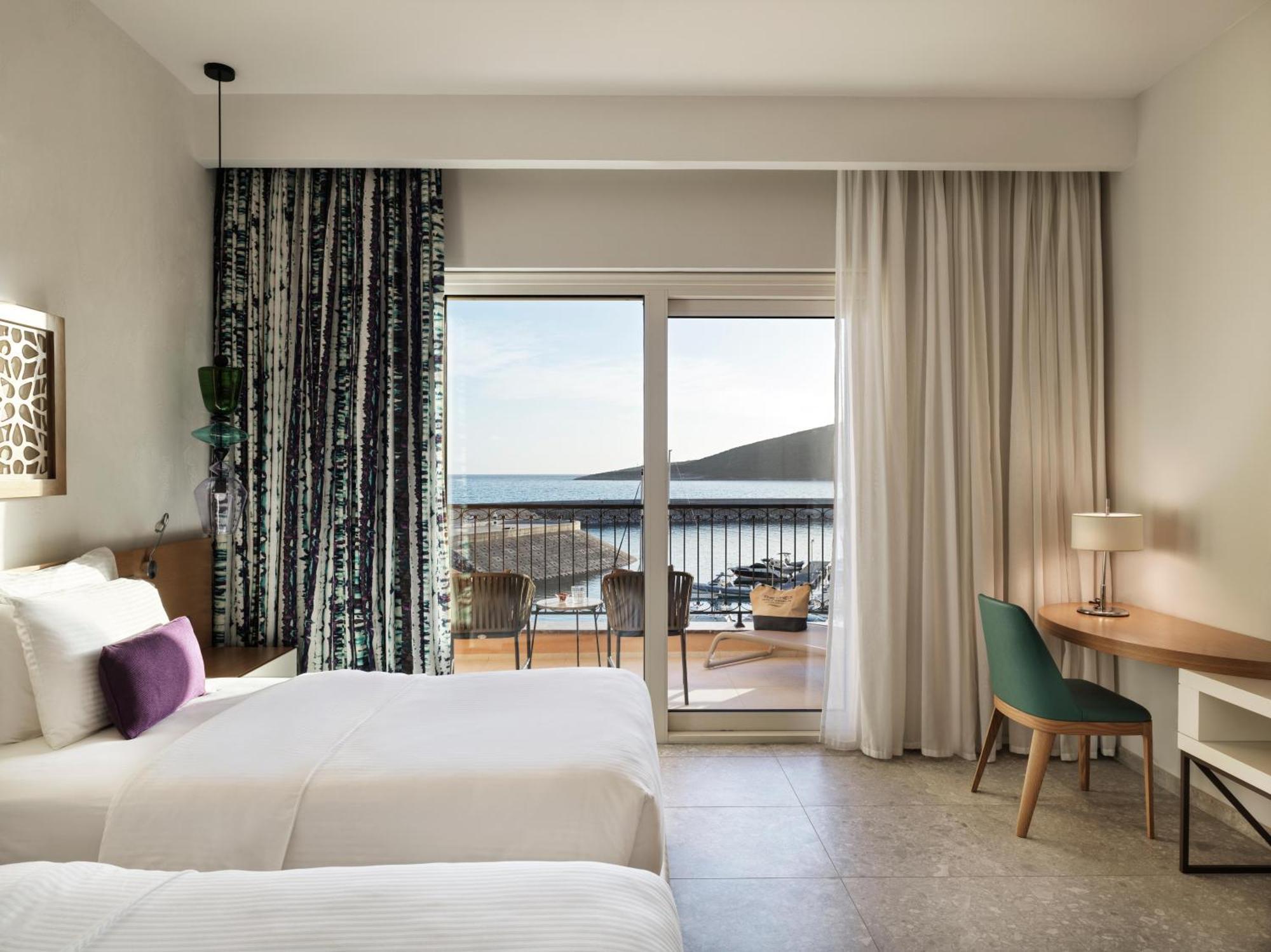 เดอะ เชดี ลุสติกา เบย์ Hotel ติวัต ภายนอก รูปภาพ