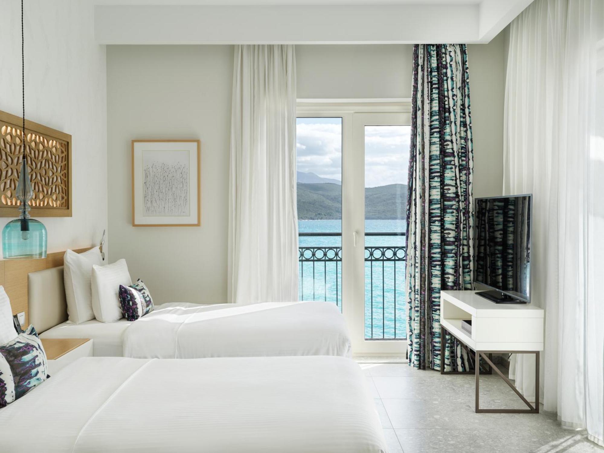 เดอะ เชดี ลุสติกา เบย์ Hotel ติวัต ภายนอก รูปภาพ